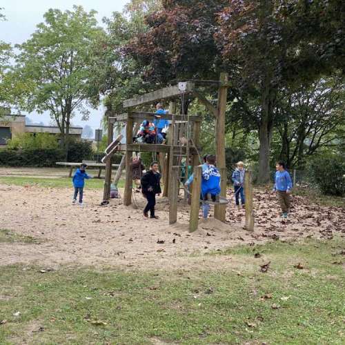 grundschule-buschweg.de > Bildergalerie > Wolfsklasse Mais_4