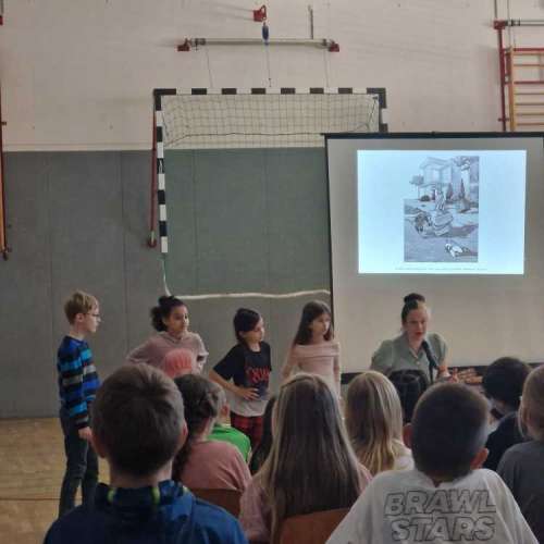 grundschule-buschweg.de > Bildergalerie > Autorenlesung Cally Stronk