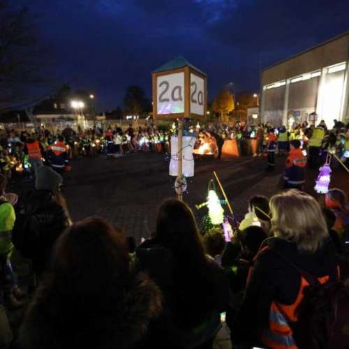 grundschule-buschweg.de > Bildergalerie > Martinsfest 2025