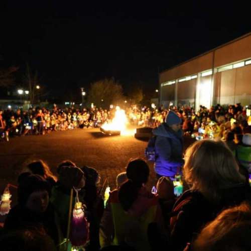 grundschule-buschweg.de > Bildergalerie > Martinsfest 2025