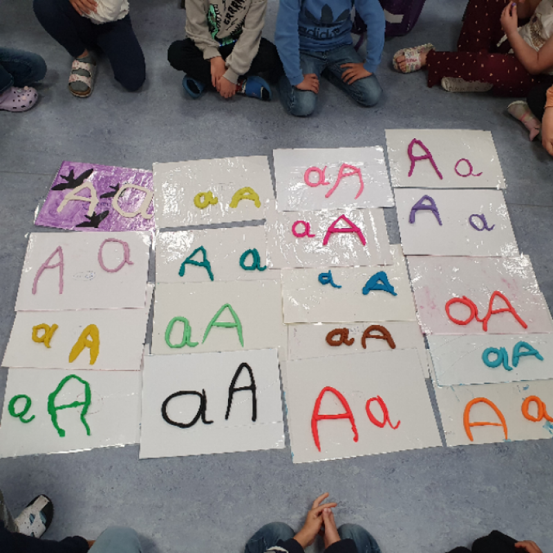 grundschule-buschweg.de | Fledermaus_Buchstaben kneten